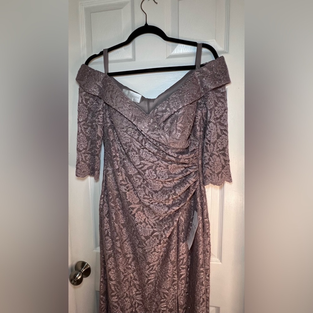 David’s Bridal  Off-the-Shoulder V-Neck Ruched Lace Gown‎ Dress Size 12 NWT - Picture 3 of 12